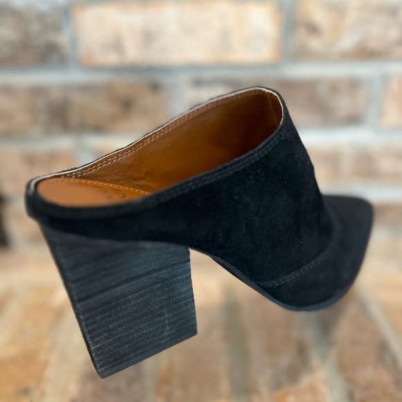 Donald Pliner Vama Stack Heeled Suede Mule - Picture 4 of 11